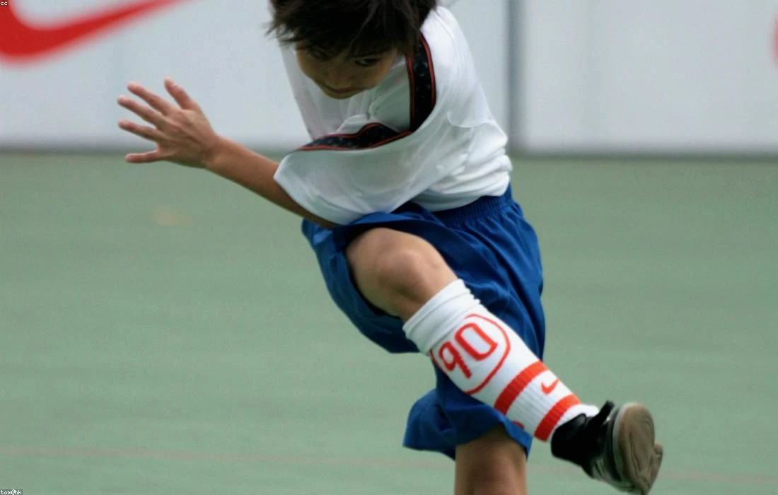 Kinderen trainen op een voetbalacademie