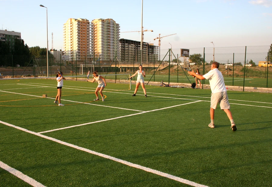 Kinderen tijdens tennistraining