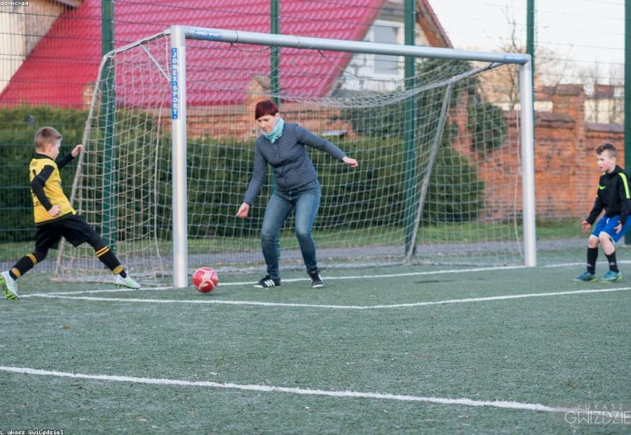 Kinderen tijdens worsteltraining